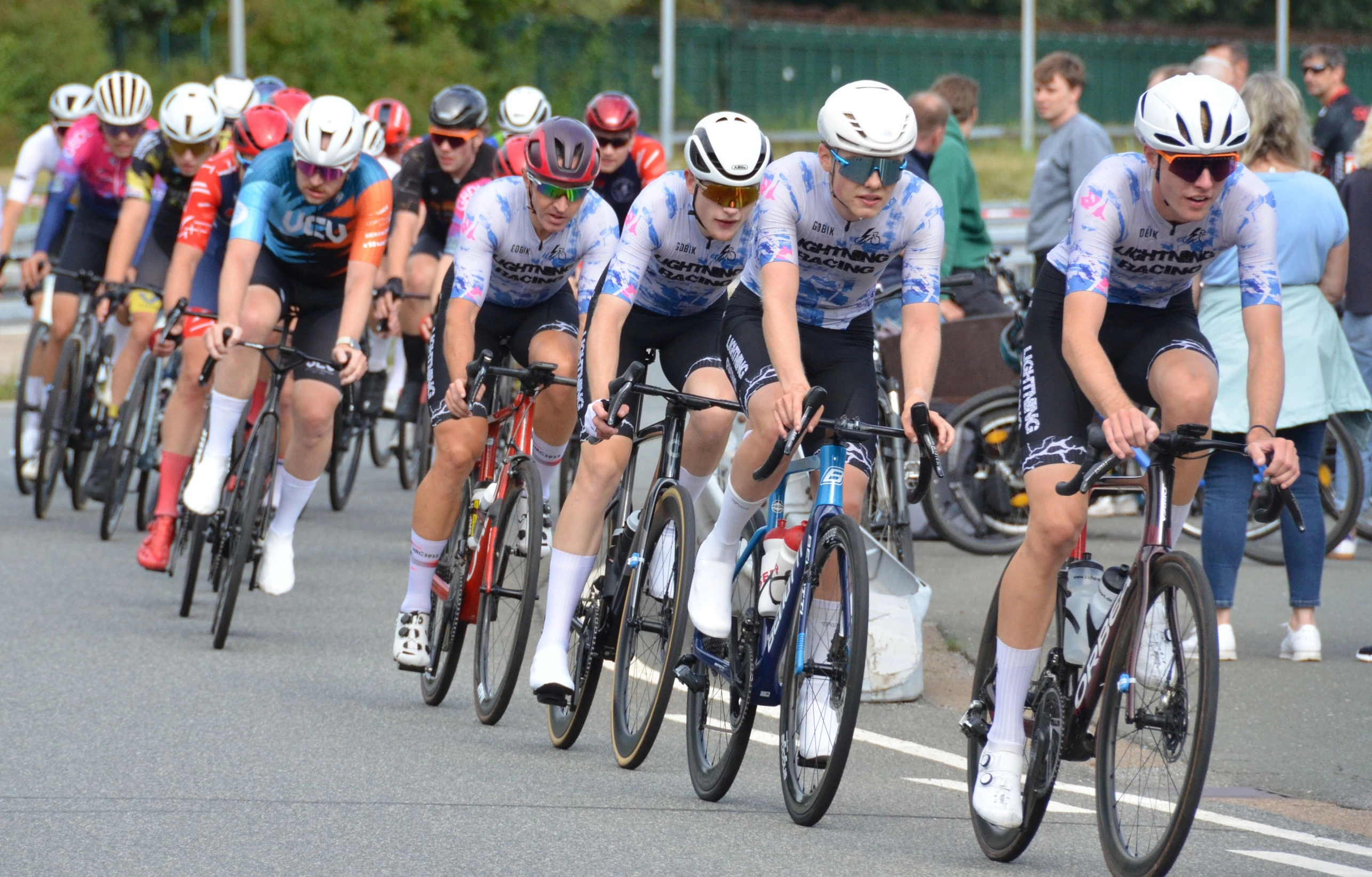 Lightning Racing im Kurvenspiel